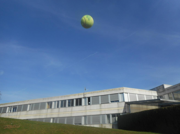 Victor : Non ! Ce n’est plus une balle, c’est le soleil !