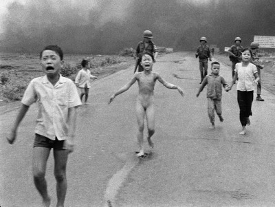 Nick Ut (Huynh Cong Ut, dit) - Vietnam Napalm Trang Bang, 1972